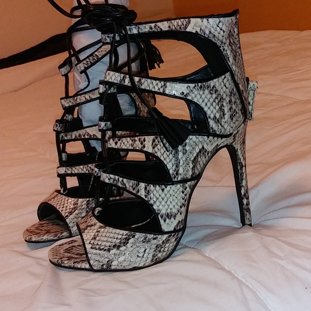 Shoes - Picture 5 of 7